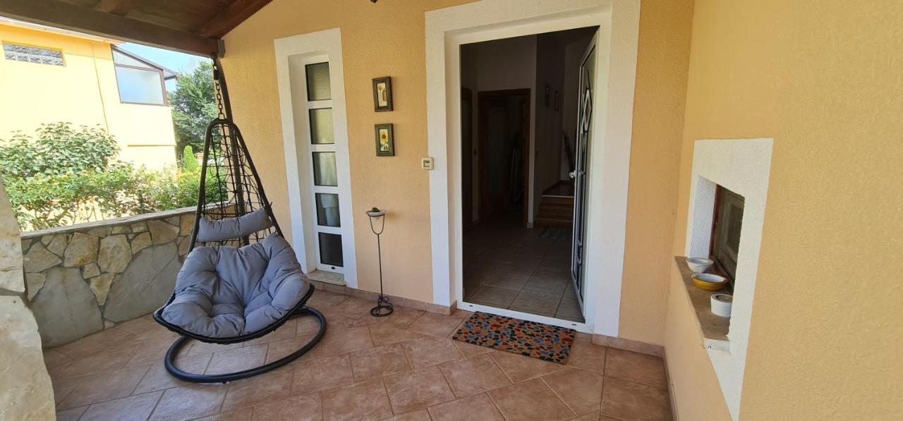 Sunny Garden Villa With Pool Loborika Ngoại thất bức ảnh